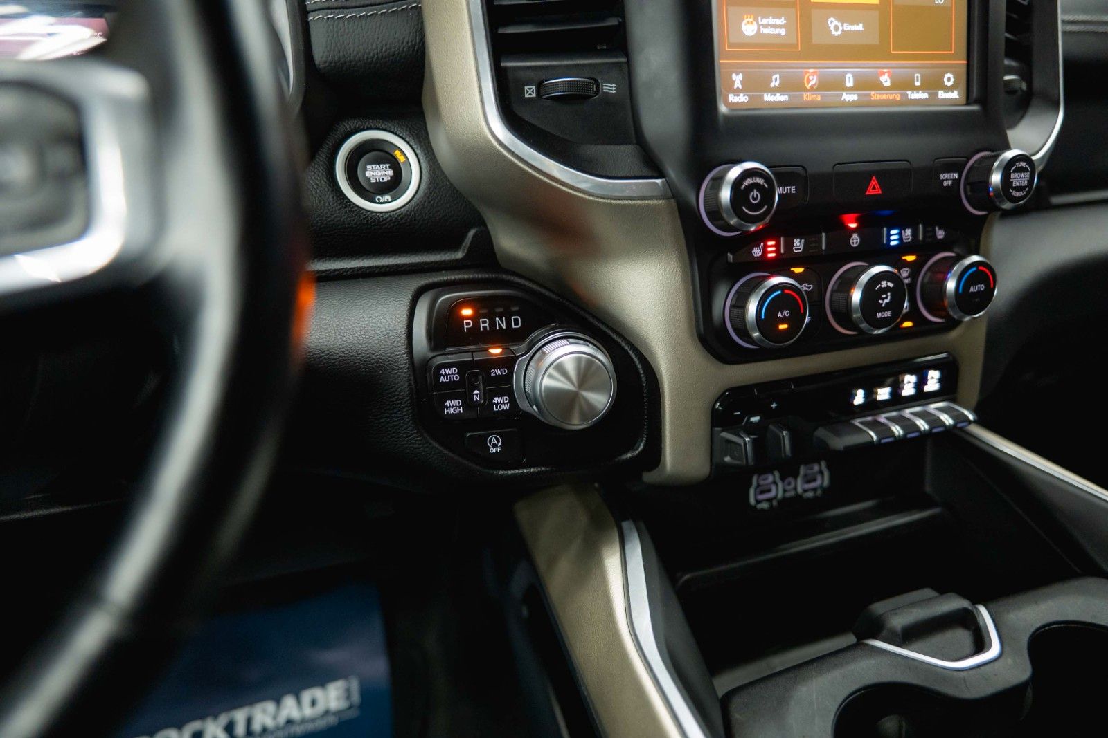 Fahrzeugabbildung Dodge RAM 5.7 V8 HEMI 4x4 OFFROAD NIGHT-Paket LARAMIE