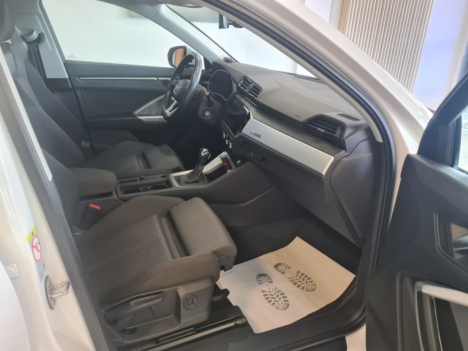 Fahrzeugabbildung Audi Q3 35 TFSI / LED / NAVI / AHK / VIRTUELL