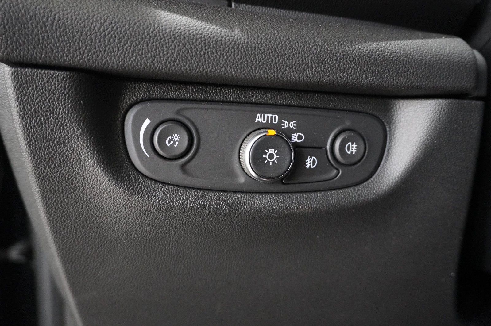 Fahrzeugabbildung Opel Insignia B ST 2.0D ULTIMATE NAVI/LED/OPC/VIRTU.