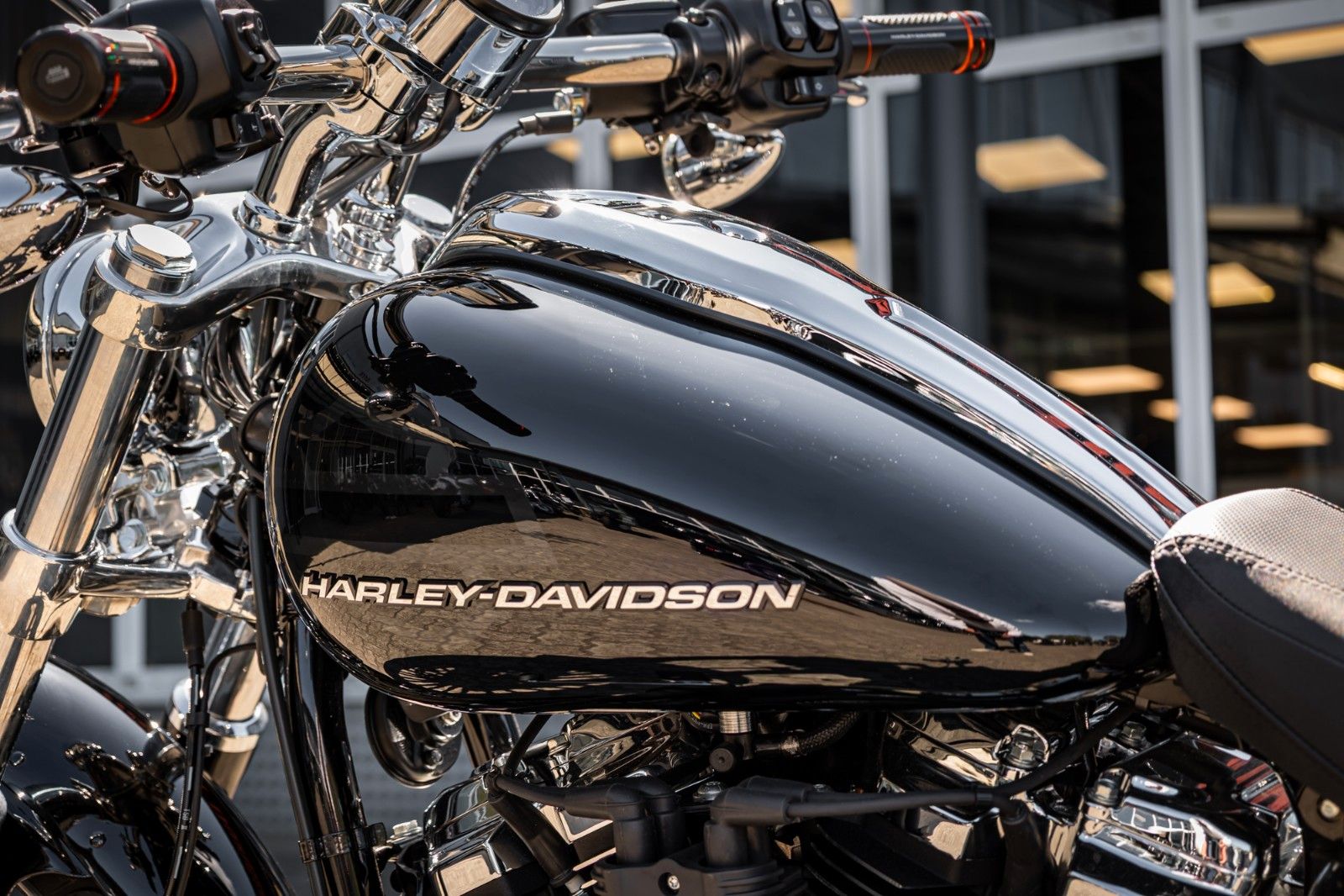 Fahrzeugabbildung Harley-Davidson BREAKOUT FXBR 117 ci - Jekill & Hyde