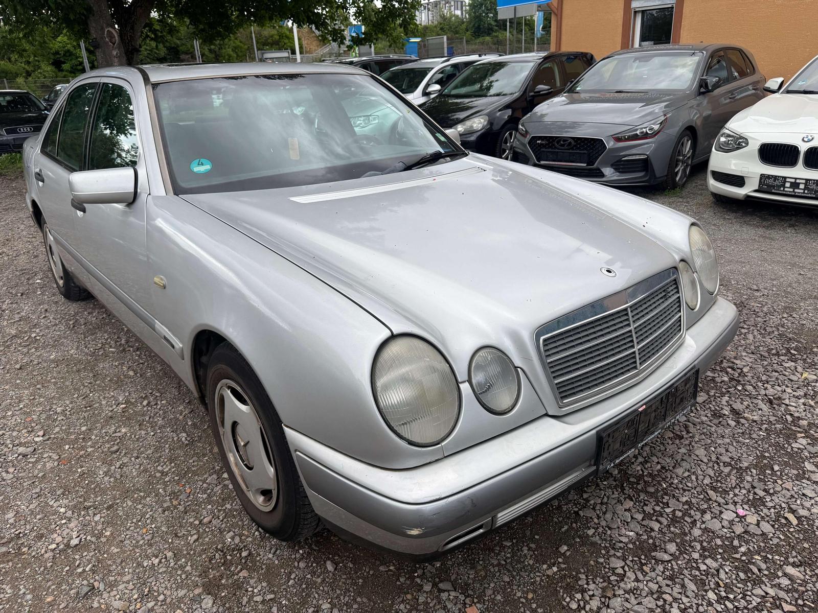 Mercedes-Benz E 240 E 240 Avantgarde