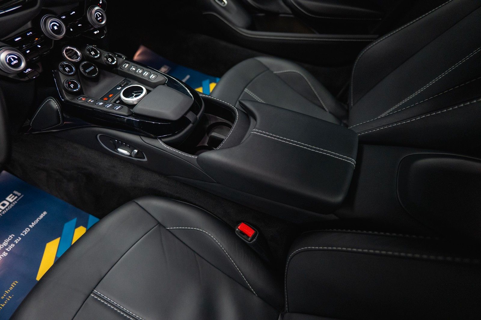 Fahrzeugabbildung Aston Martin V8 Vantage 4.0 V8 DB11 Coupe *1.Hand*360*Memory*