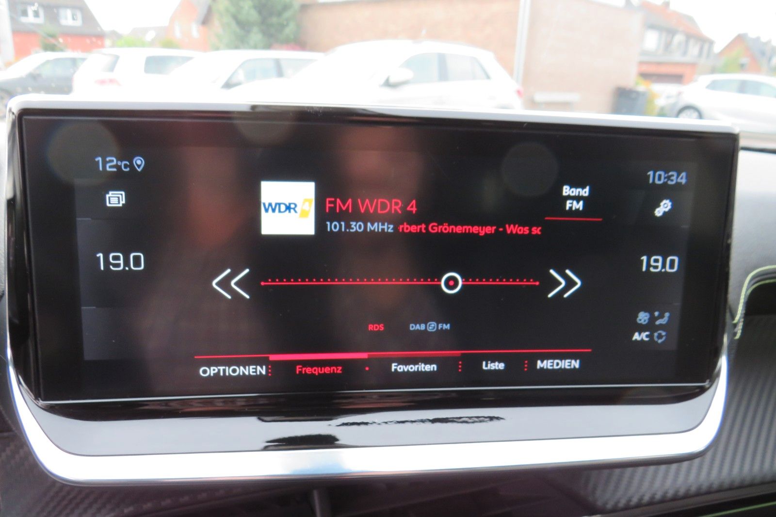 Fahrzeugabbildung Peugeot 2008 GT 1.2 PURETECH NAVI KAMERA PDC ACC 1.HAND