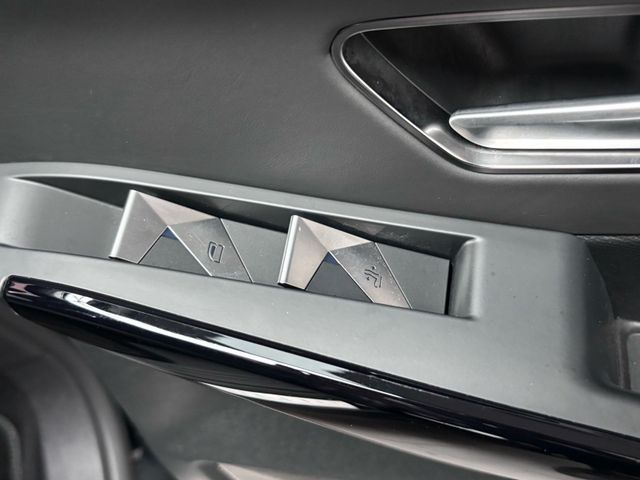 DS Automobiles DS7*Crossback*E-Tense*4×4*Louvre*Pano*Massage*
