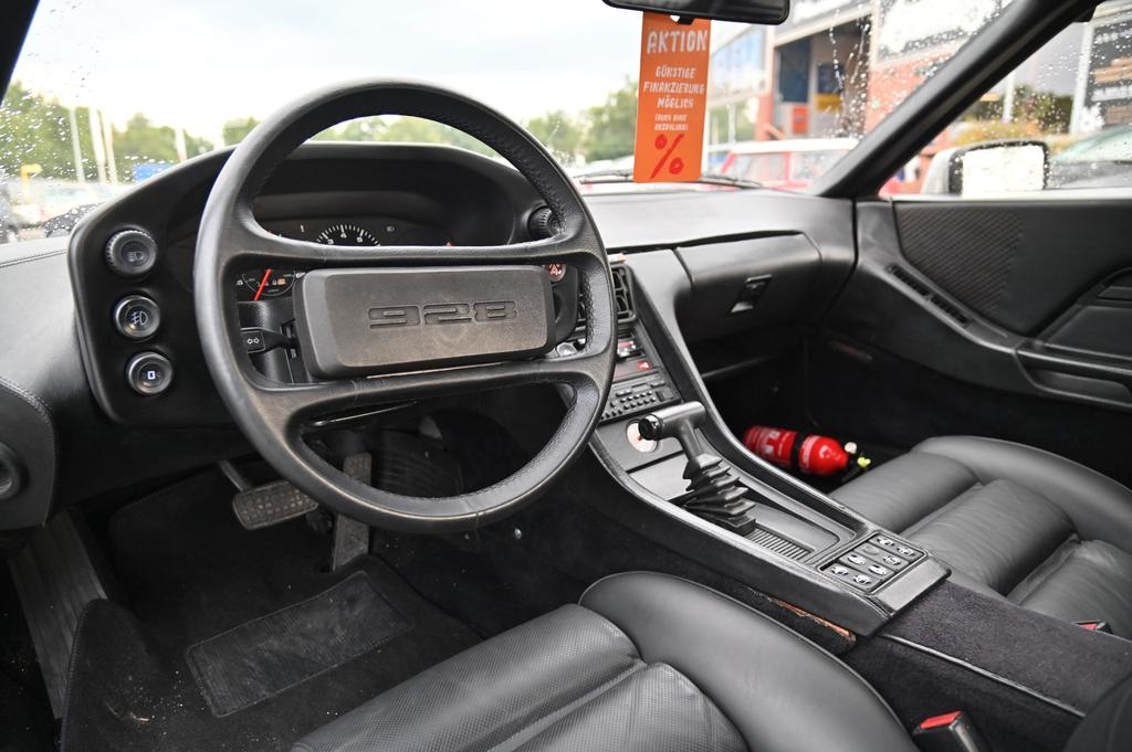 Porsche 928
