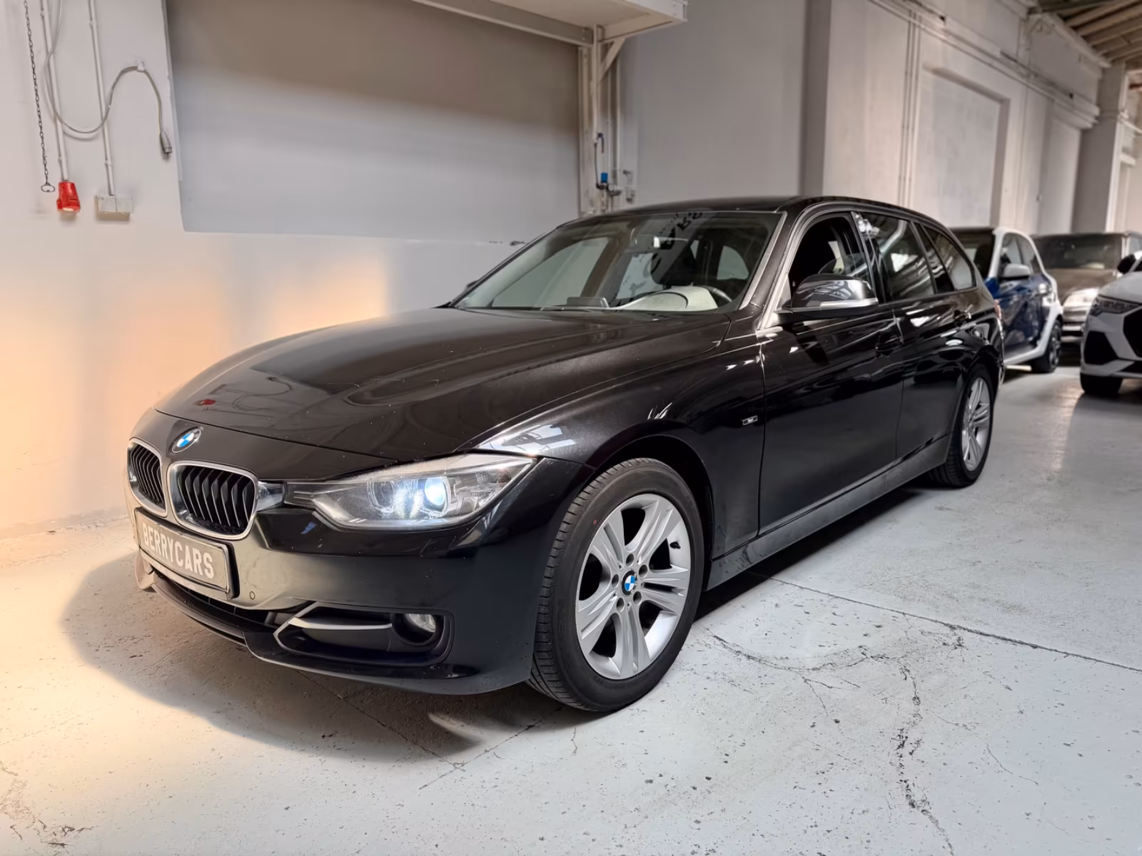 BMW 320 d xDrive AUTOMATIK*ALUFELG*NAVI*Bi-XENON*AHK