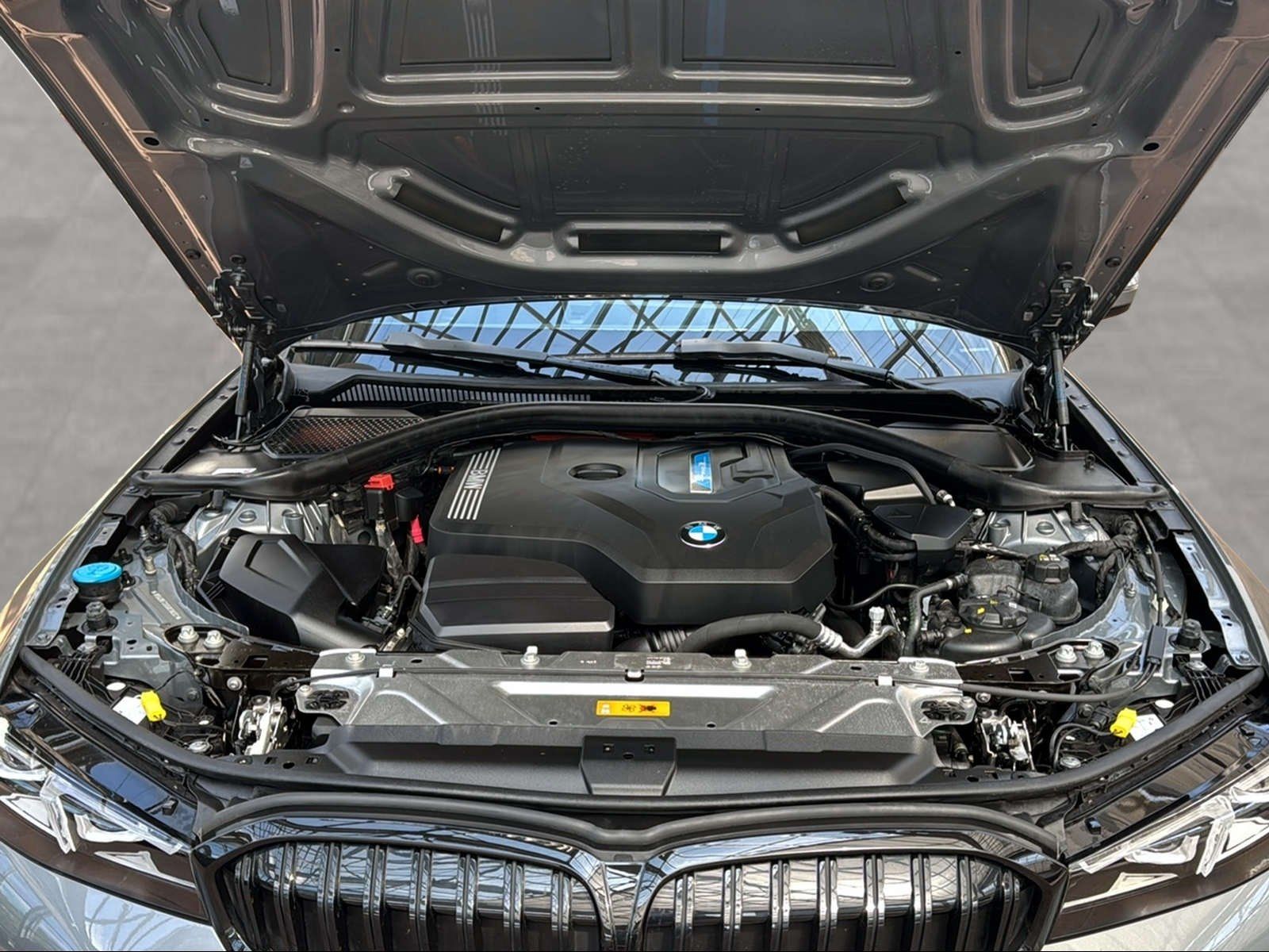 BMW 330e Limousine M Sport Navi Kamera HiFi foto 19