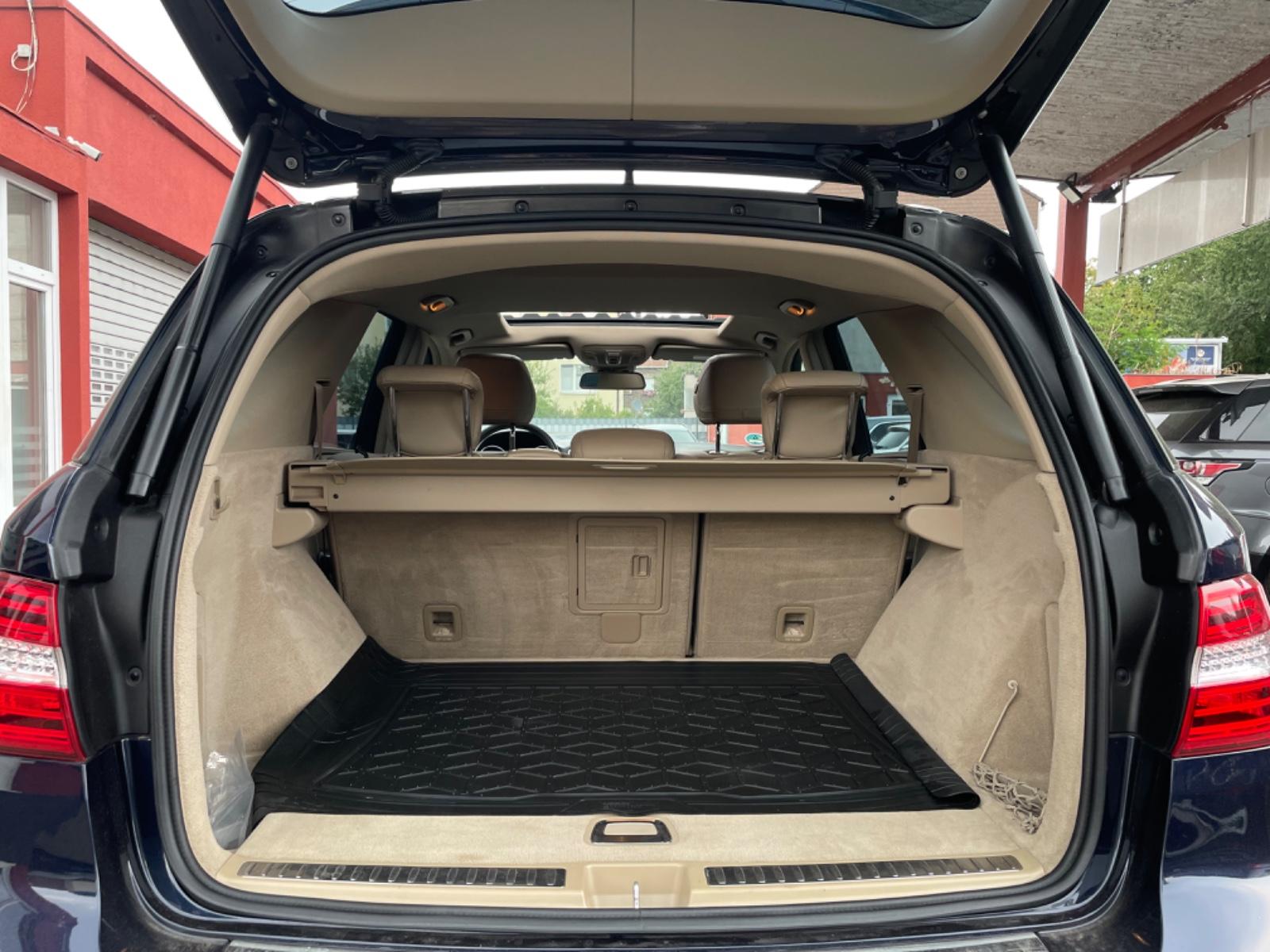 Mercedes-Benz ML 350 4Matic AMG /S-DACH/R-KAMERA/MEMORY/LEDER