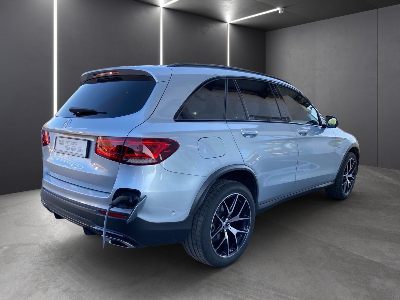 Fahrzeugabbildung Mercedes-Benz GLC 300 de AMG 4M*Pano*AHK*Burmester*360°*Distro