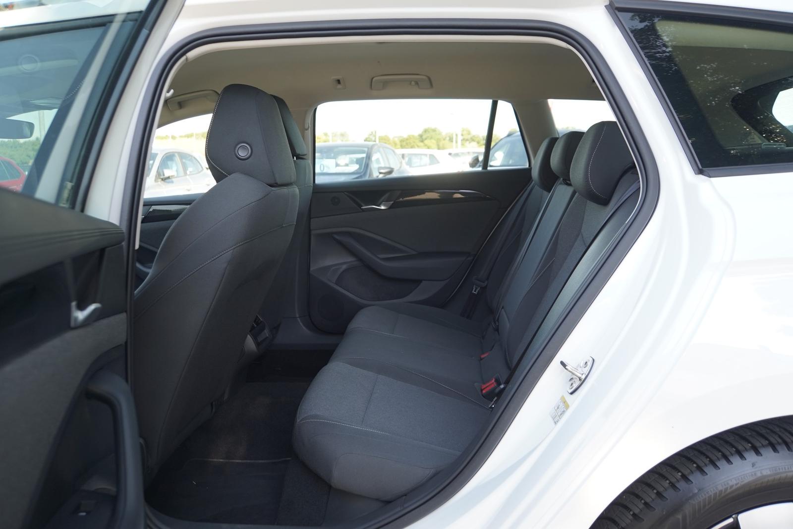 Volkswagen Passat 1.5 eTSI DSG LED ACC Navi Kamera, миниатюра 27