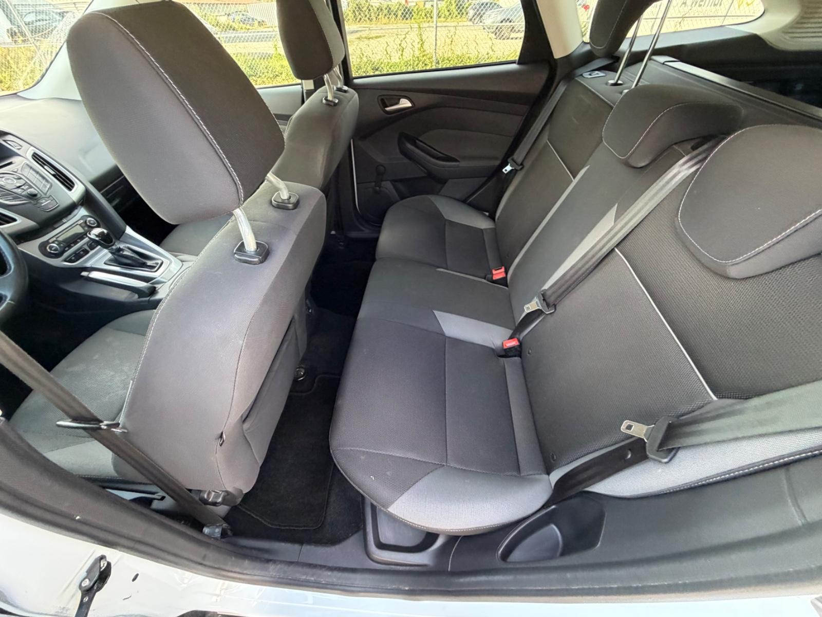 Ford Focus 2012 — photo 11
