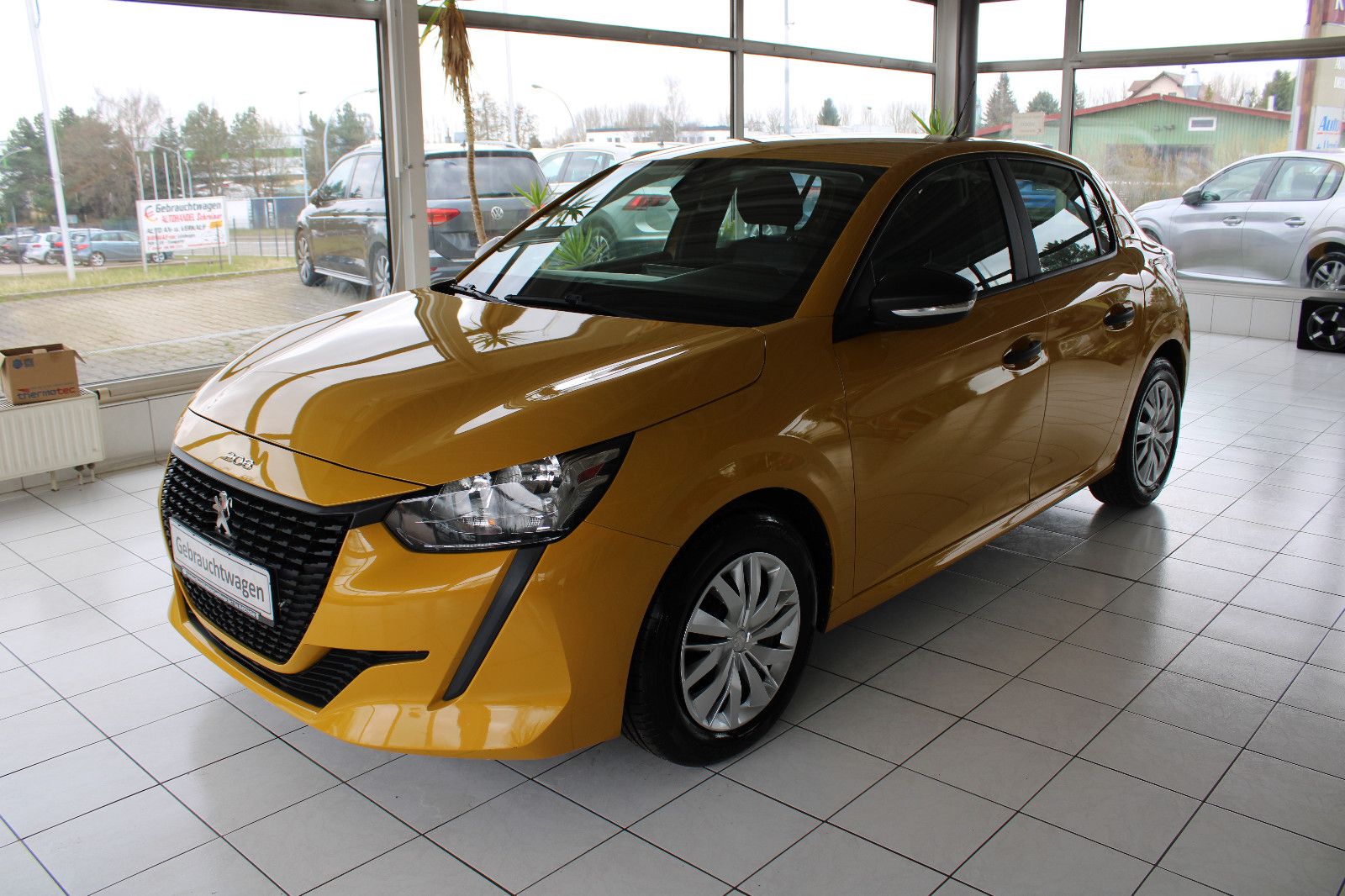 PEUGEOT 208