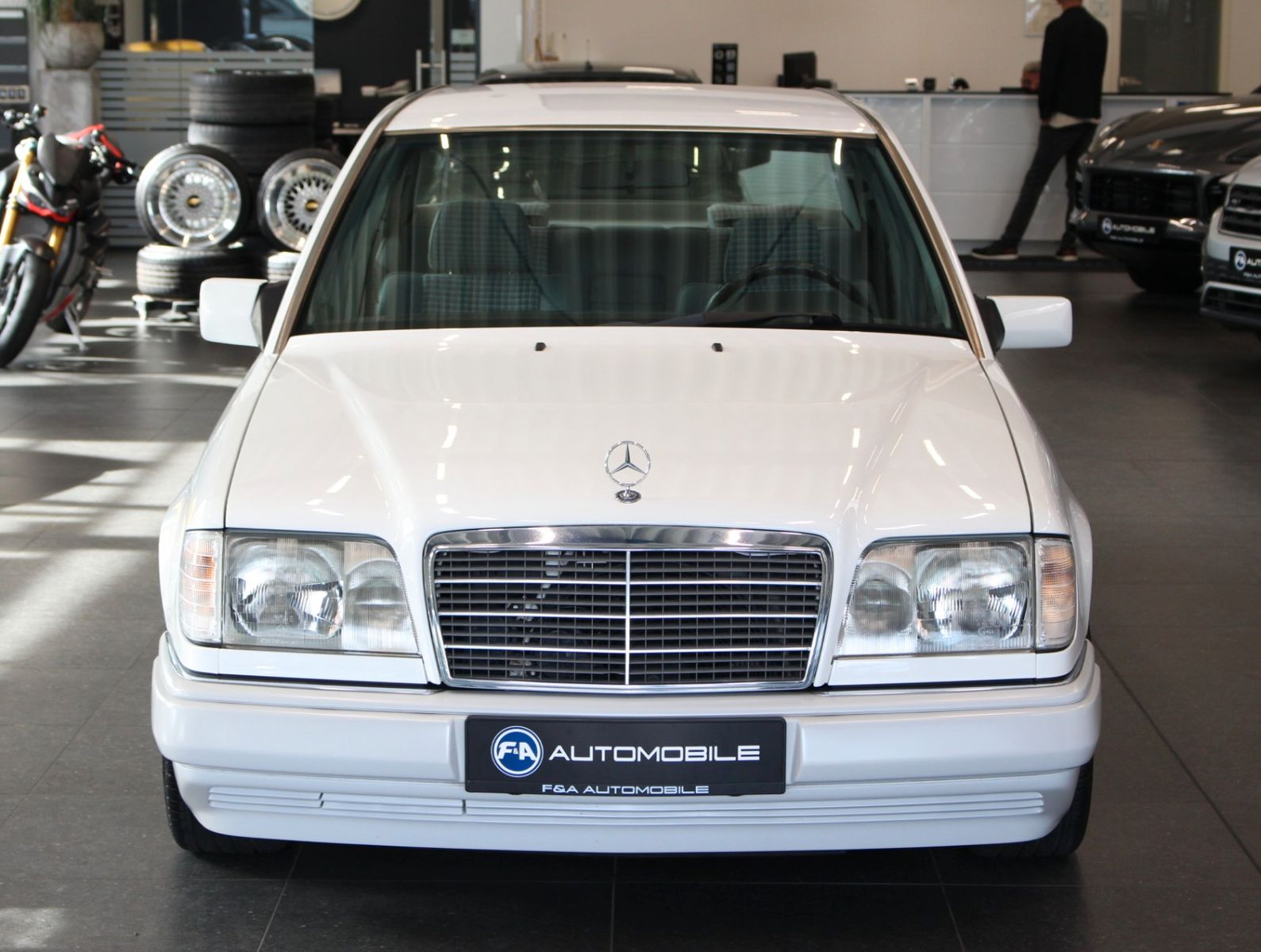 Fahrzeugabbildung Mercedes-Benz E 220 2.Hand+Klima+126Tkm+Top Zustand