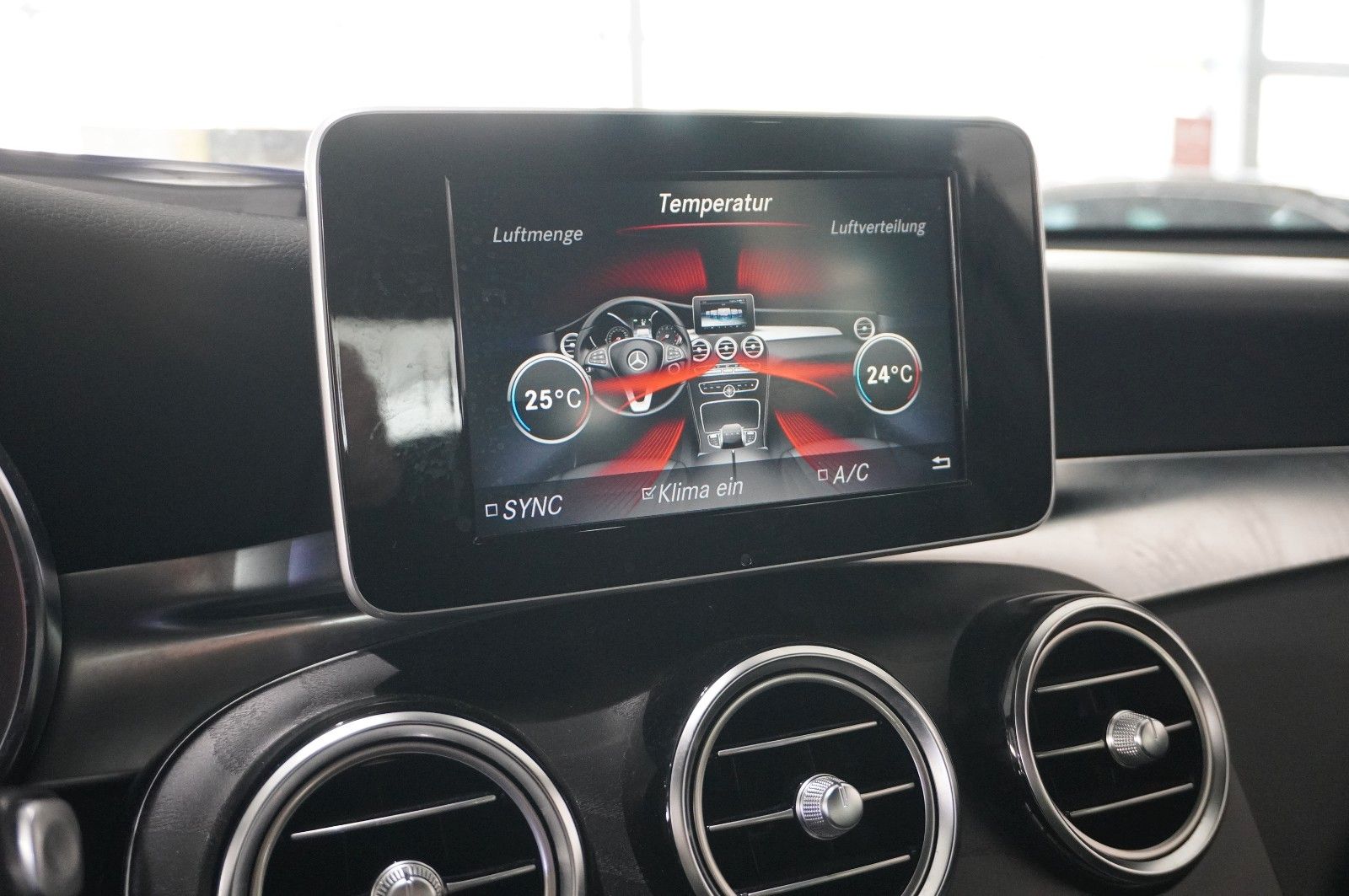 Fahrzeugabbildung Mercedes-Benz GLC 220D EXCLUSIVE 4MATIC NAVI/LED/KAMERA/SH/AHK