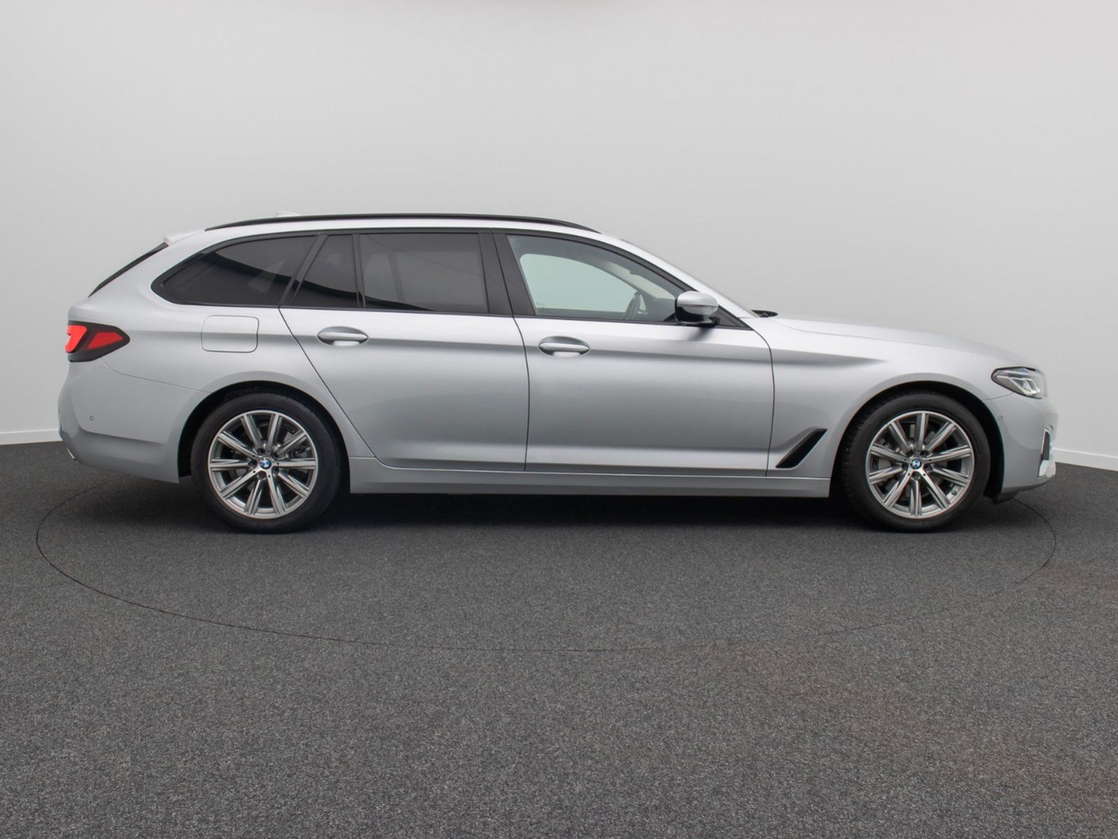 Fahrzeugabbildung BMW 530e xD LuxuryLine Kamera DAB HiFi Laser ACC HUD