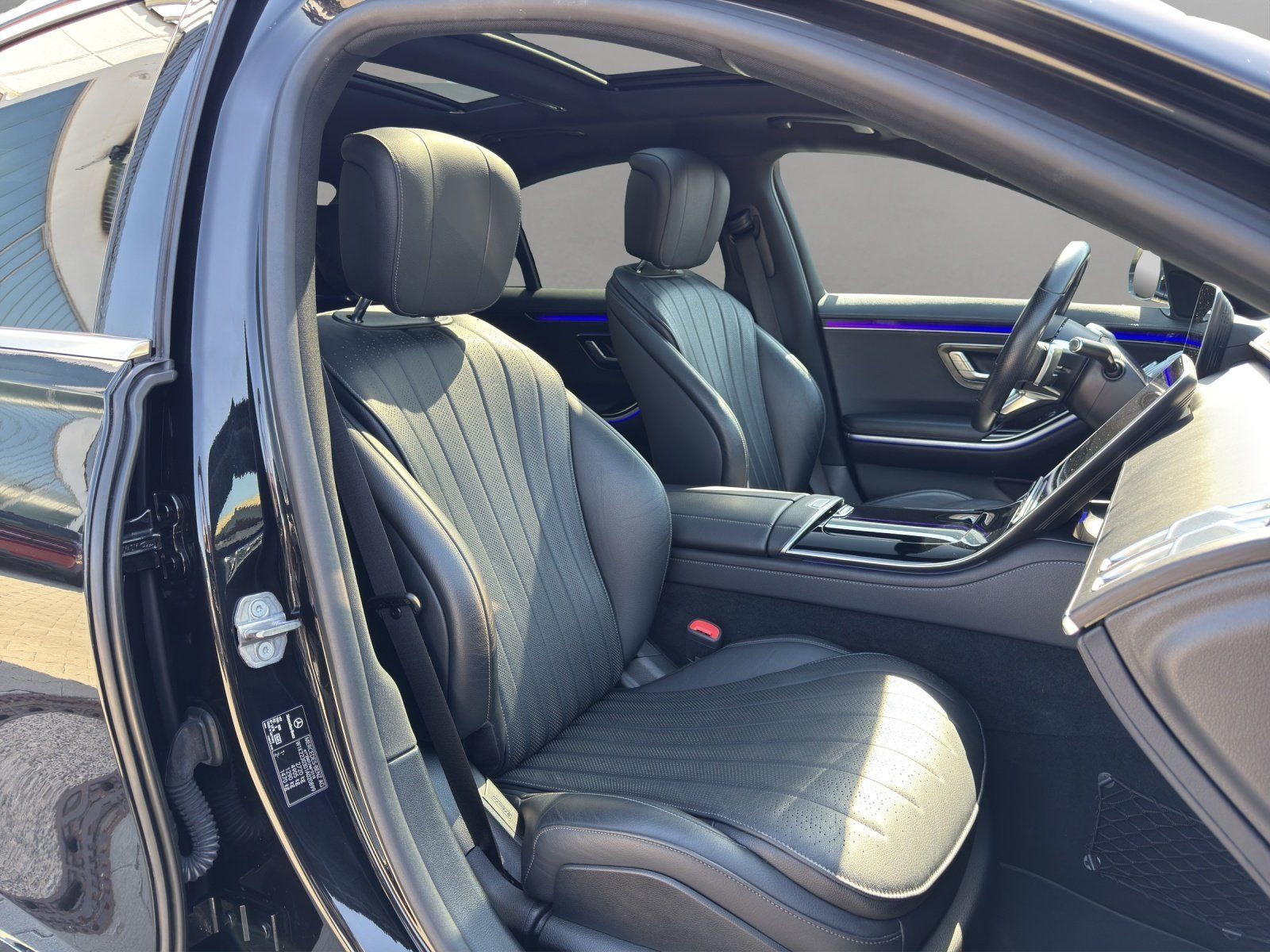 Fahrzeugabbildung Mercedes-Benz S350d AMG-LINE/PANO-DACH/BURM.-3D/DISTR./AHK/