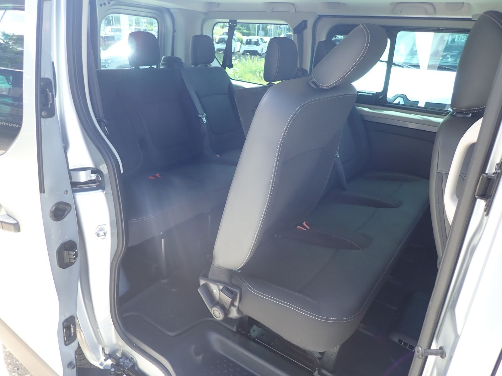 Fahrzeugabbildung Renault Trafic Combi L1H1 3,0t (8 Sitze) Life dCi 170