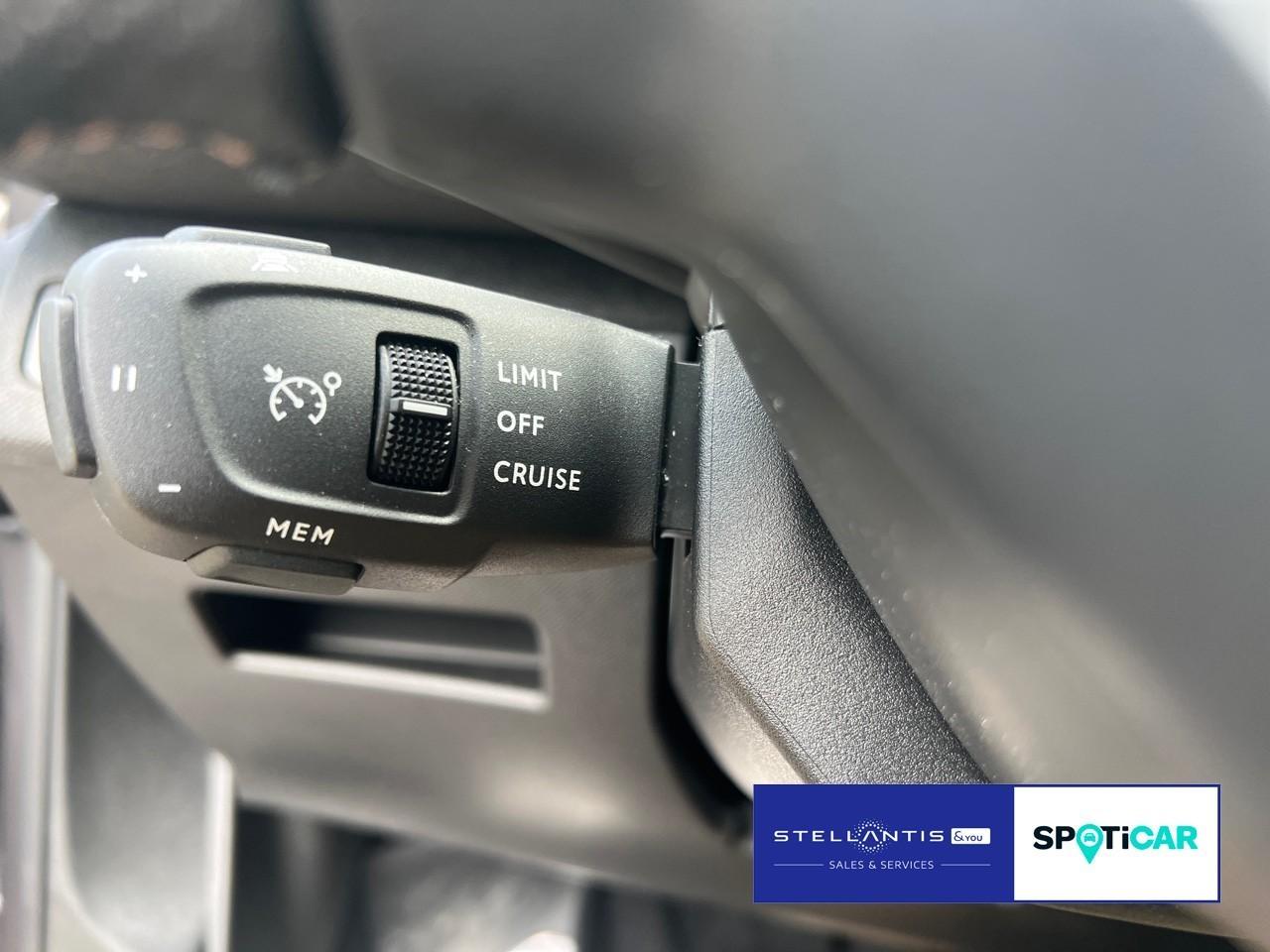 Peugeot 3008 GT PT 130 EAT8 Pano Sitzheiz Kamera CarPlay