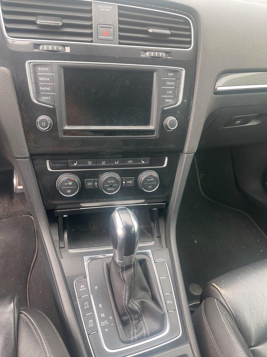 Volkswagen Golf 2015 — interior
