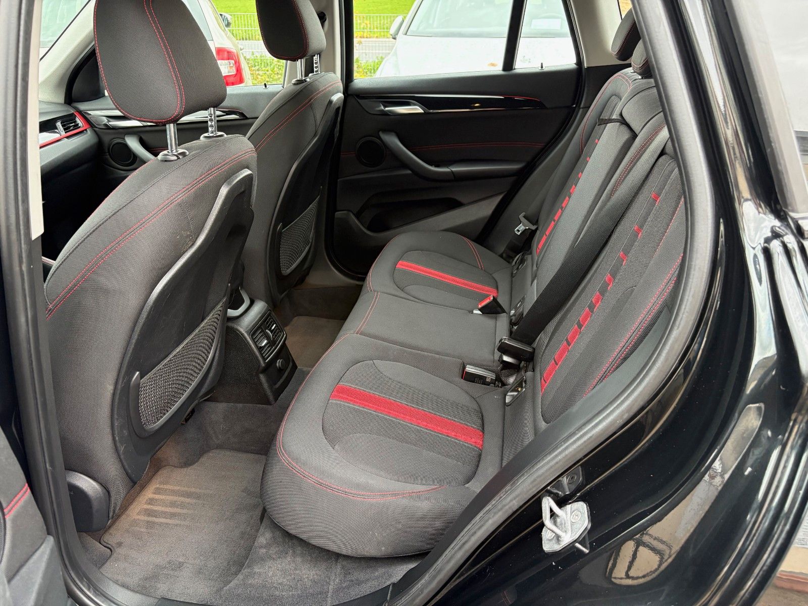 Fahrzeugabbildung BMW X1 xDrive25i Aut. SPORT LINE Navi LED HUD HiFi