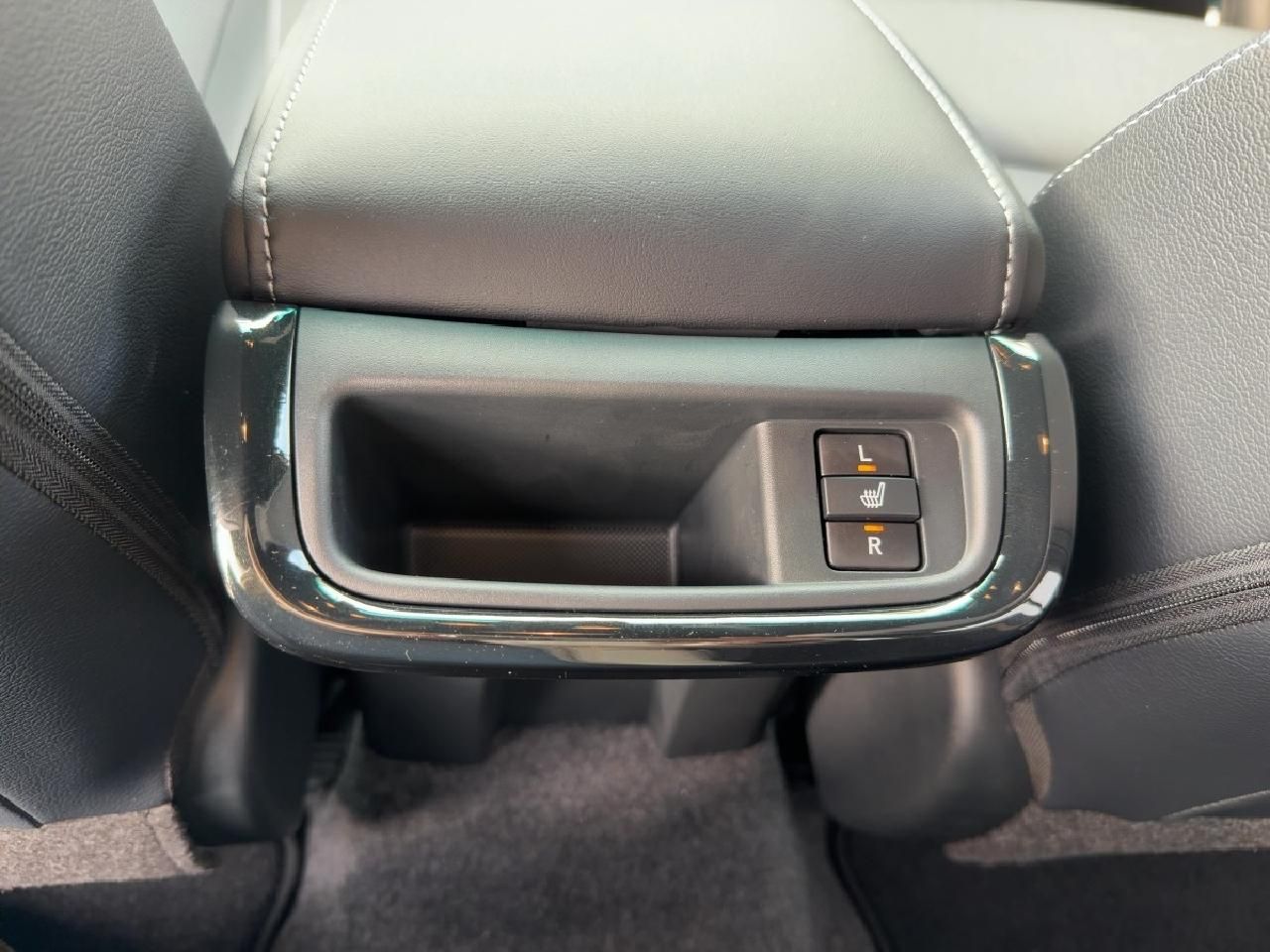 Fahrzeugabbildung Toyota Hilux 2,8 Double Cab Invincible 4x4*JBL+AHK+WKR*