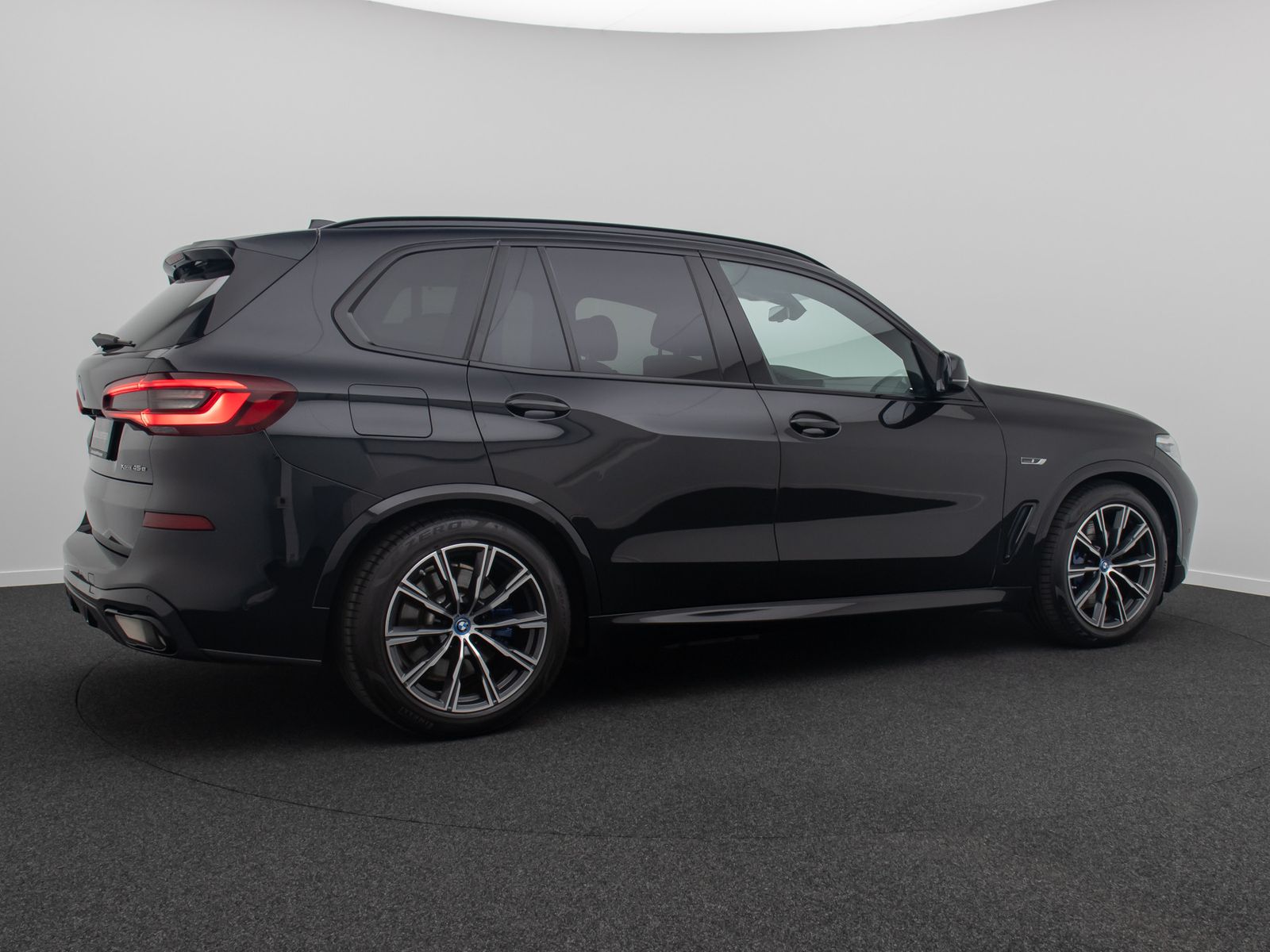 Fahrzeugabbildung BMW X5 xD45e M Sport Individual AHK HiFi DAB Panoram