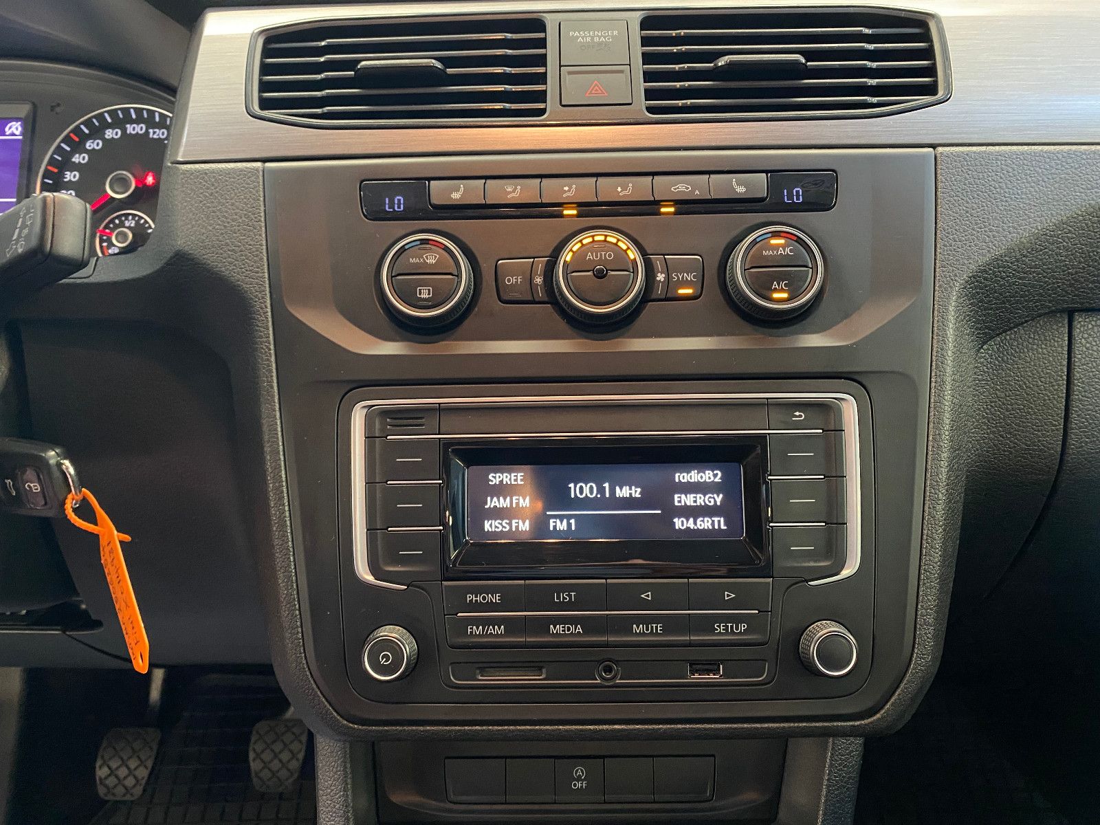Fahrzeugabbildung Volkswagen Caddy 2.0 TDI Klimaautomatik PDC SHZ Tempomat