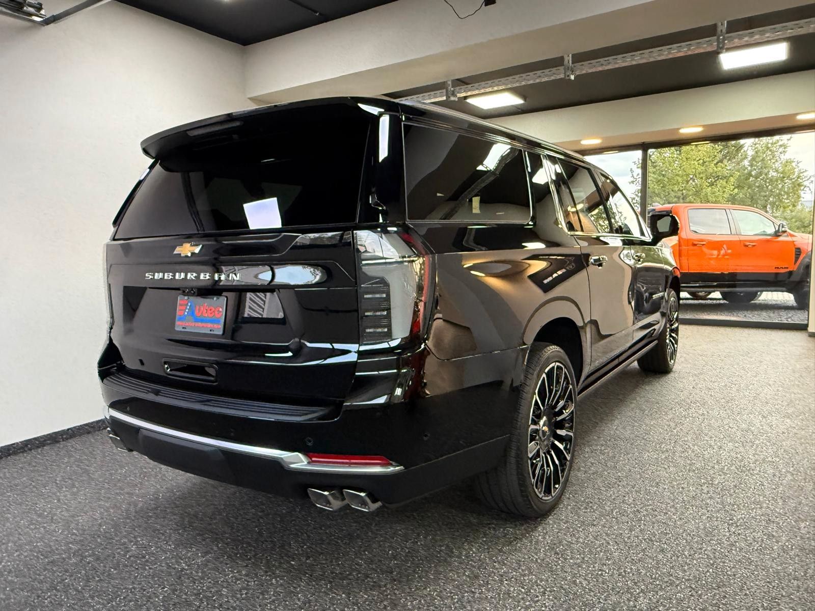 Fahrzeugabbildung Chevrolet 2026 SUBURBAN HIGH COUNTRY 24"-PANORAMA