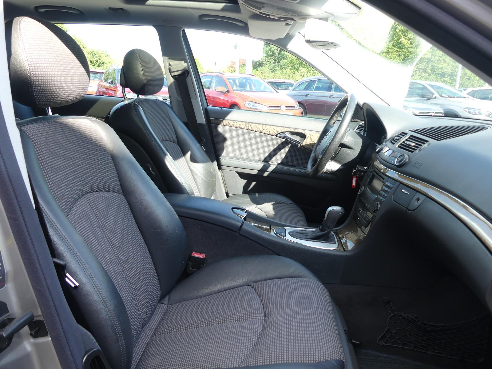 Mercedes-Benz E200 2004 — photo 23