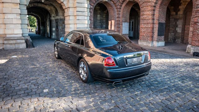 Fahrzeugabbildung Rolls-Royce Ghost/Rear Seat/Gardinen/Panorama