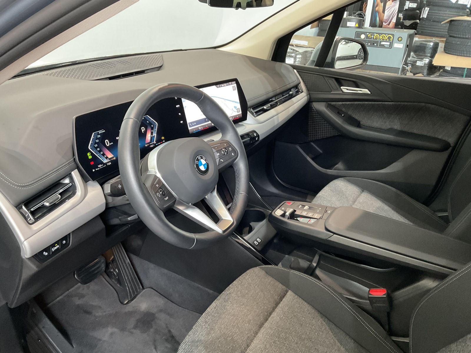 Fahrzeugabbildung BMW 220i |Anhängerkuppl. |Komfortzugang |Parking Ass