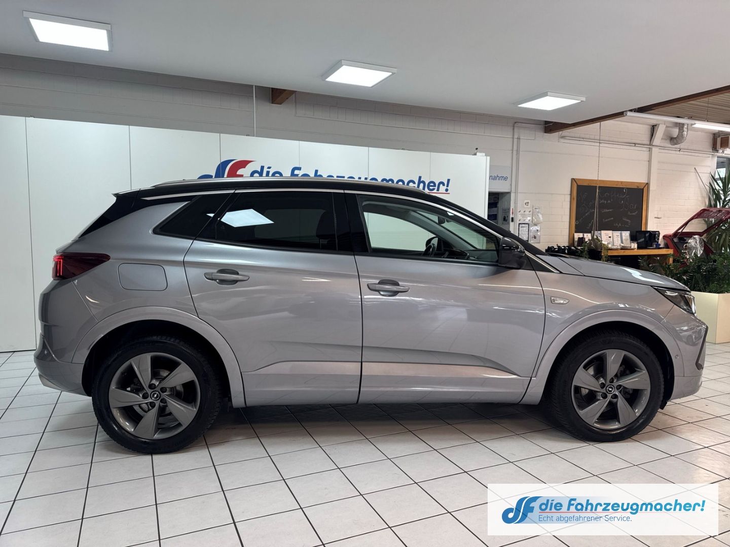 Fahrzeugabbildung Opel Grandland Ultimate 1.5 DNavi Leder Kamera Klimas