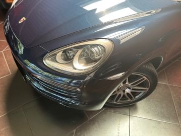 Porsche Cayenne - 4