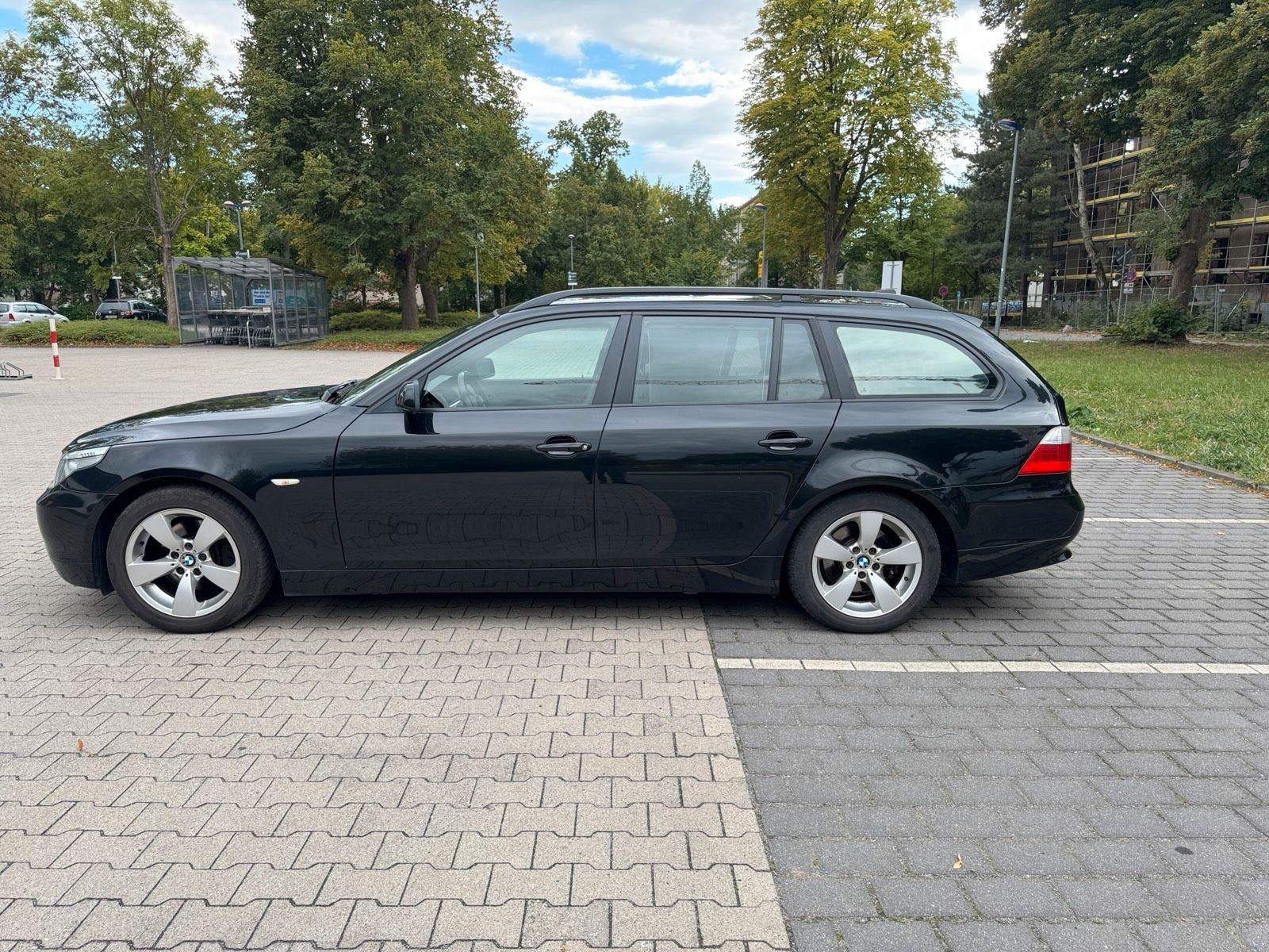 BMW 525 2007 — rear view