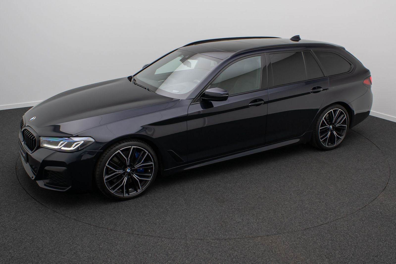 Fahrzeugabbildung BMW 540d xD M Sport Panorama HUD H/ K DAB SoftClose