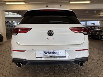 Fotografie des VW Golf VIII 2,0l TSI DSG GTI