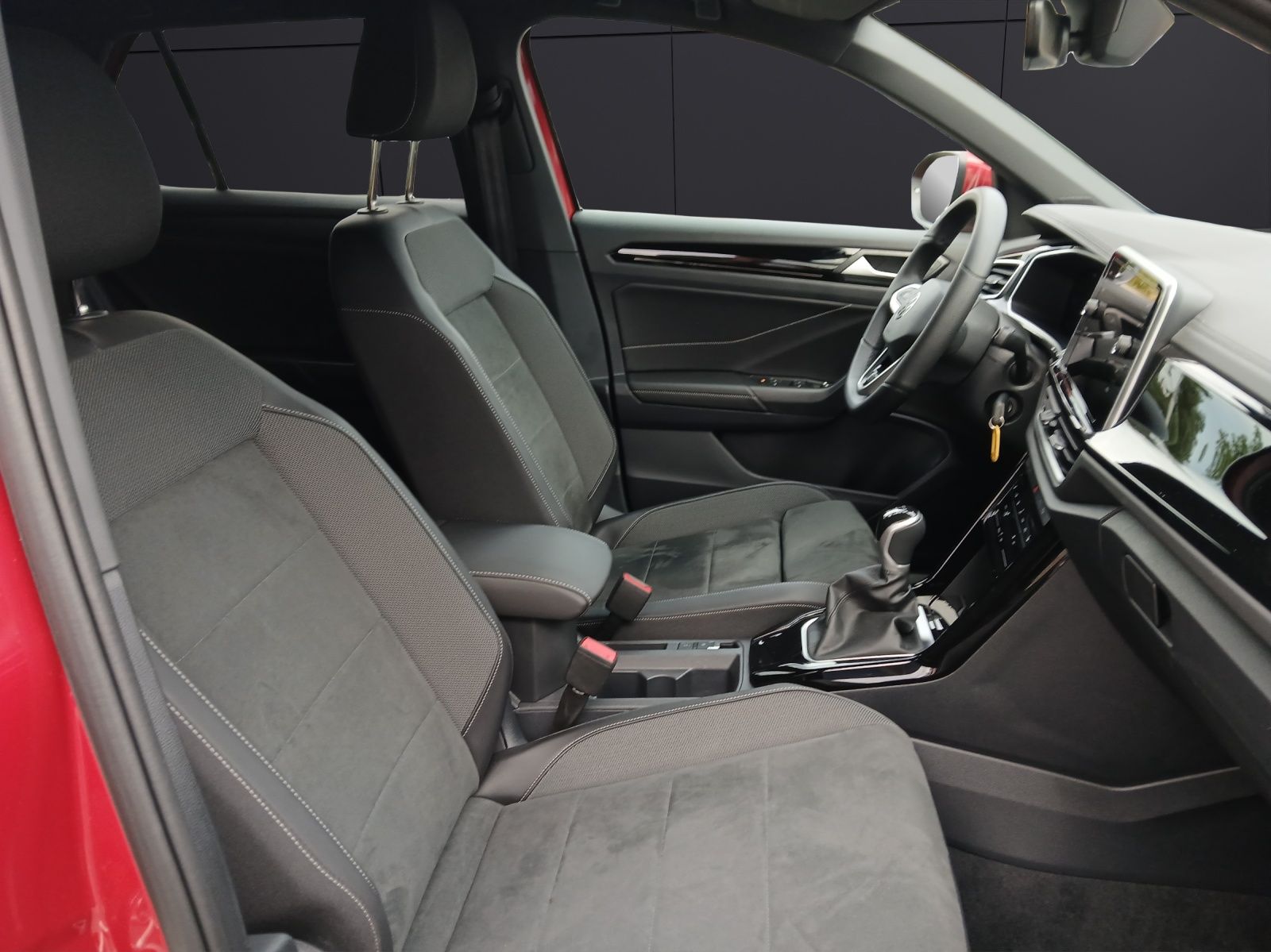 Fahrzeugabbildung Volkswagen T-Roc TSI R-Line LED AHK Navi AID ACC RFK SH