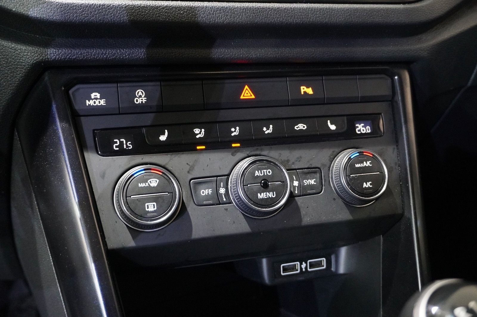 Fahrzeugabbildung Volkswagen T-Roc 1.0 TSI NAVI/LED/SHZ/PDC/NEBEL/KLIMA/DAB+