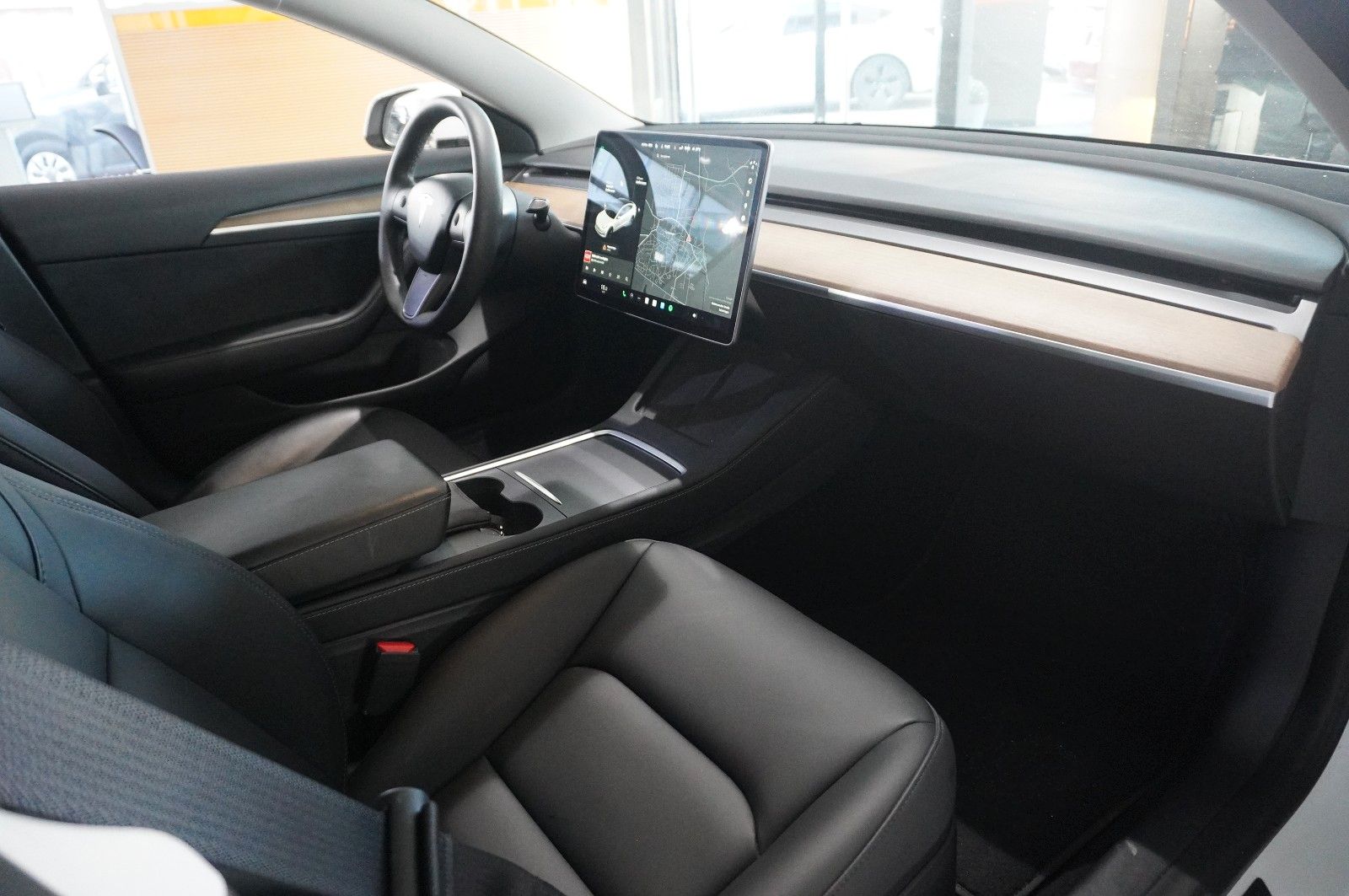 Fahrzeugabbildung Tesla Model 3 Standard Range Plus NAVI/KAMERA/SH/WÄRME