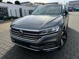 Volkswagen Touareg Elegance 4M PANO*NAVI*LEDER*CAM*AHK* - VW Touareg Gebrauchtwagen in Stuttgart