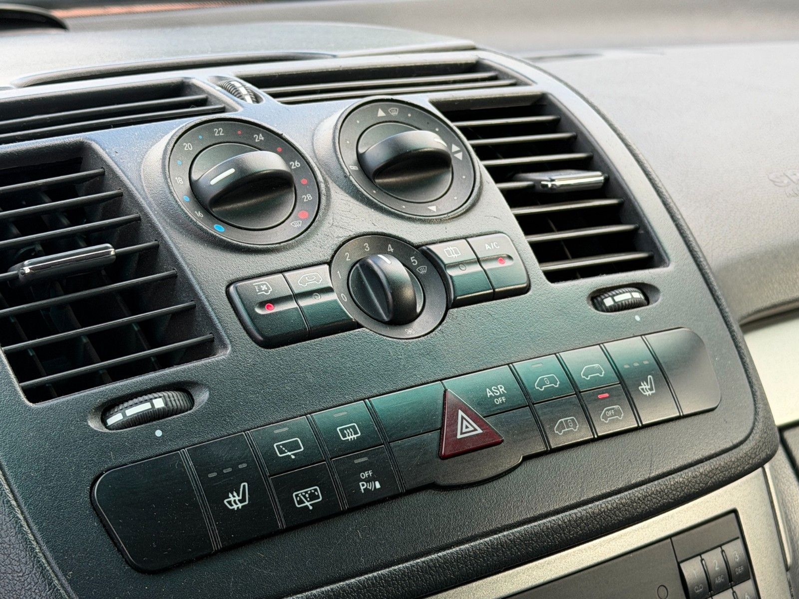 Fahrzeugabbildung Mercedes-Benz Viano 2.2 CDI Trend *Navi*Sitzhzg*7-Si*AHK*PDC*
