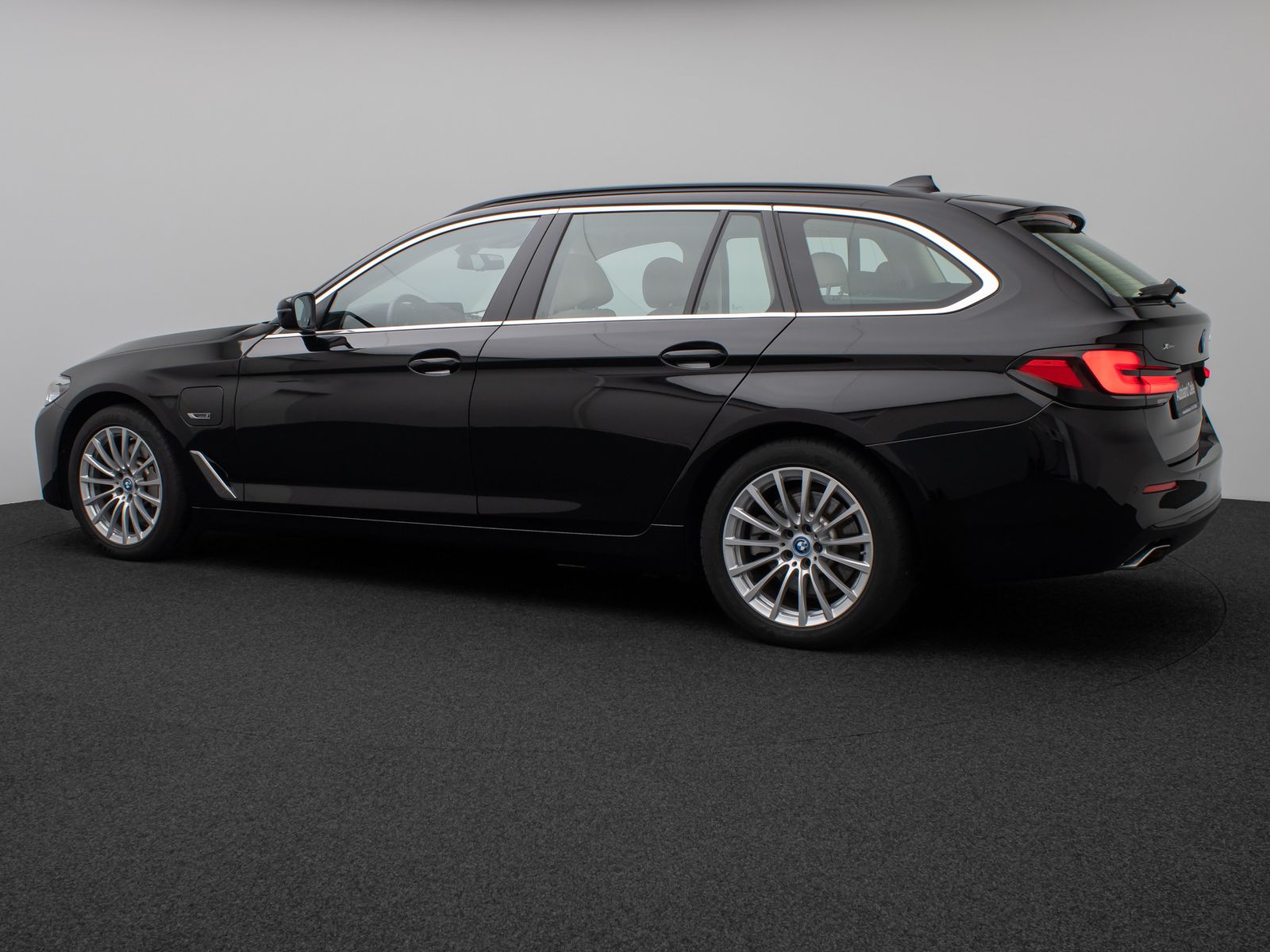 Fahrzeugabbildung BMW 530e xD DAB HiFi Leder Lenkradheizgung AHK Alarm