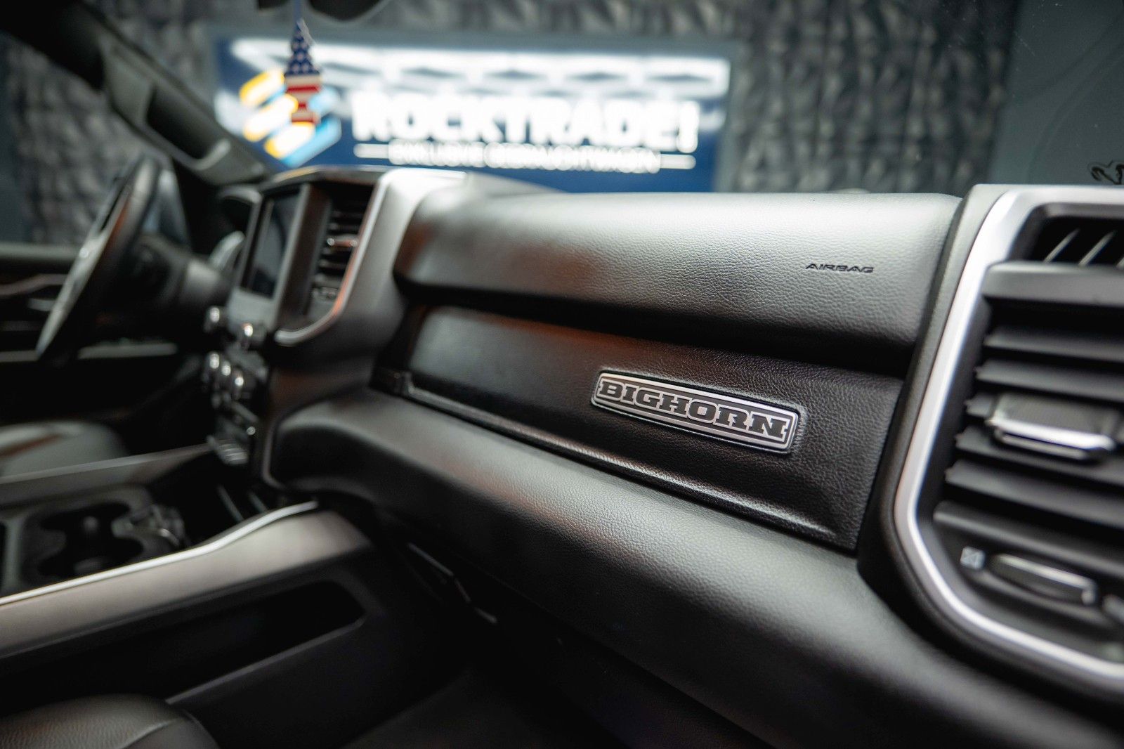 Fahrzeugabbildung Dodge RAM 5.7 V8 HEMI 4x4 OFFROAD BLACK EDITION 19%