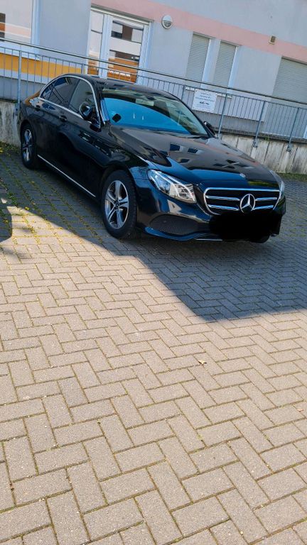 Image of Mercedes-Benz E 200