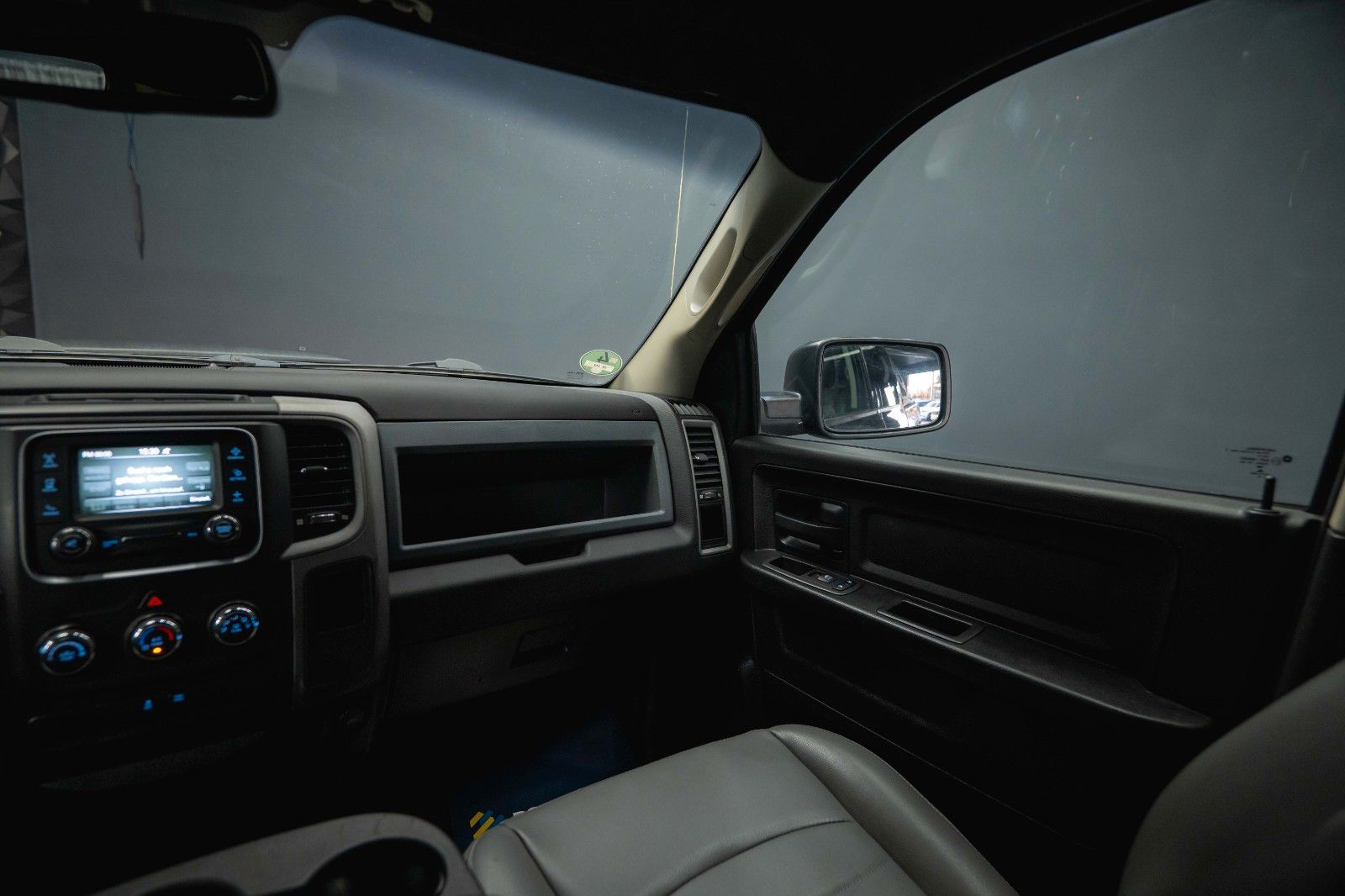 Fahrzeugabbildung Dodge RAM 3.6 V6 4x4  LONGBED Offroad *LPG*6 Sitze*