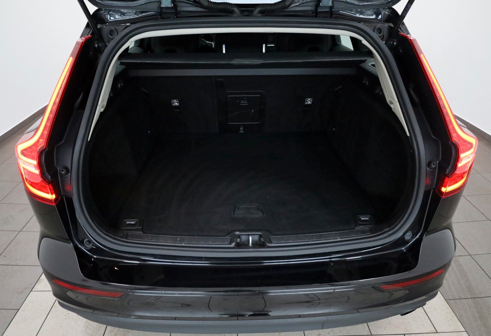 Fahrzeugabbildung Volvo V60 D3, Navi,LED,PDC v.h.,Carplay,ACC