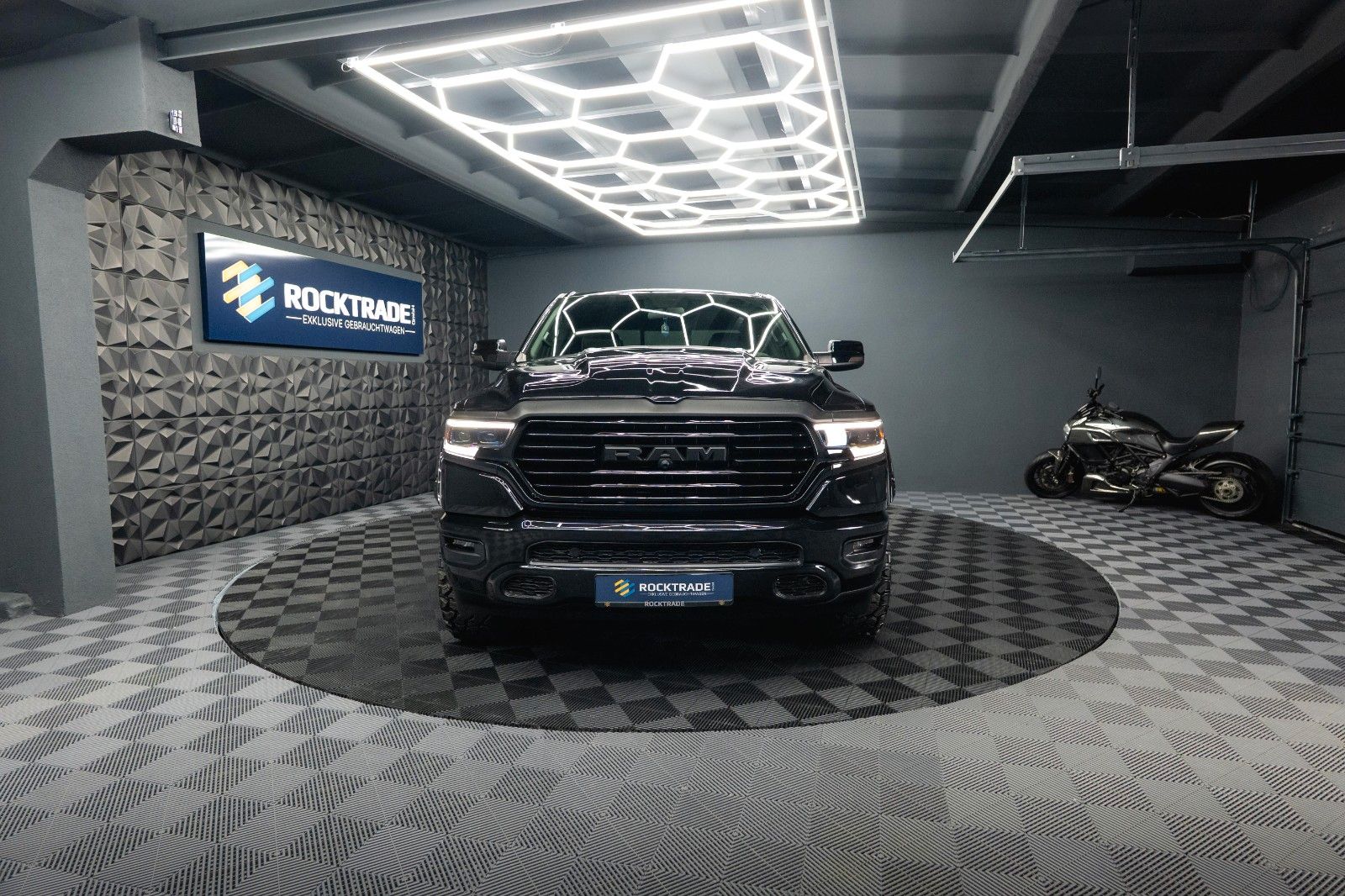 Fahrzeugabbildung Dodge RAM 3.6 V6 4x4 OFFROAD LARAMIE BLACK EDITION LED