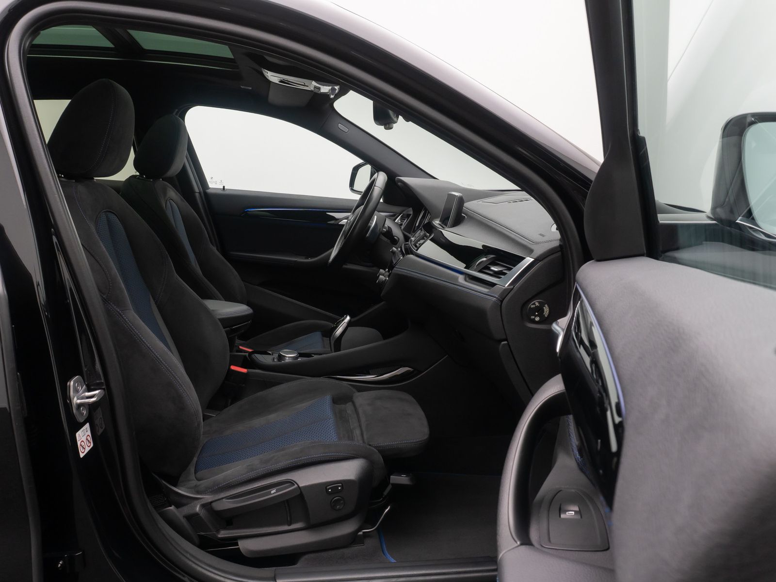 Fahrzeugabbildung BMW X2 sD20i M Sport Kamera HUD Panorama Alarm 20"