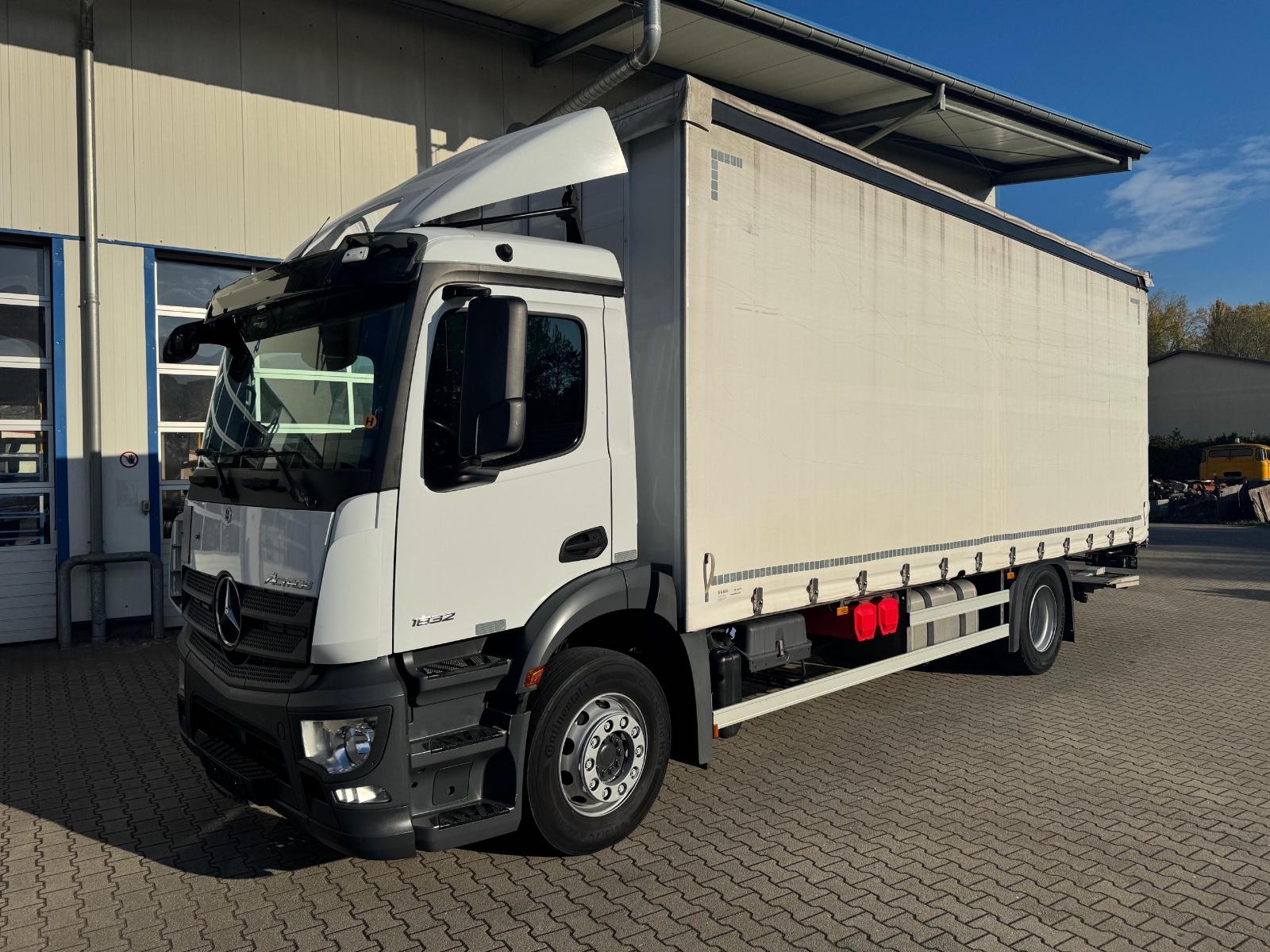 Mercedes-Benz 1832L Curtainsider LBW 2tEscha LBW Klima Heizung