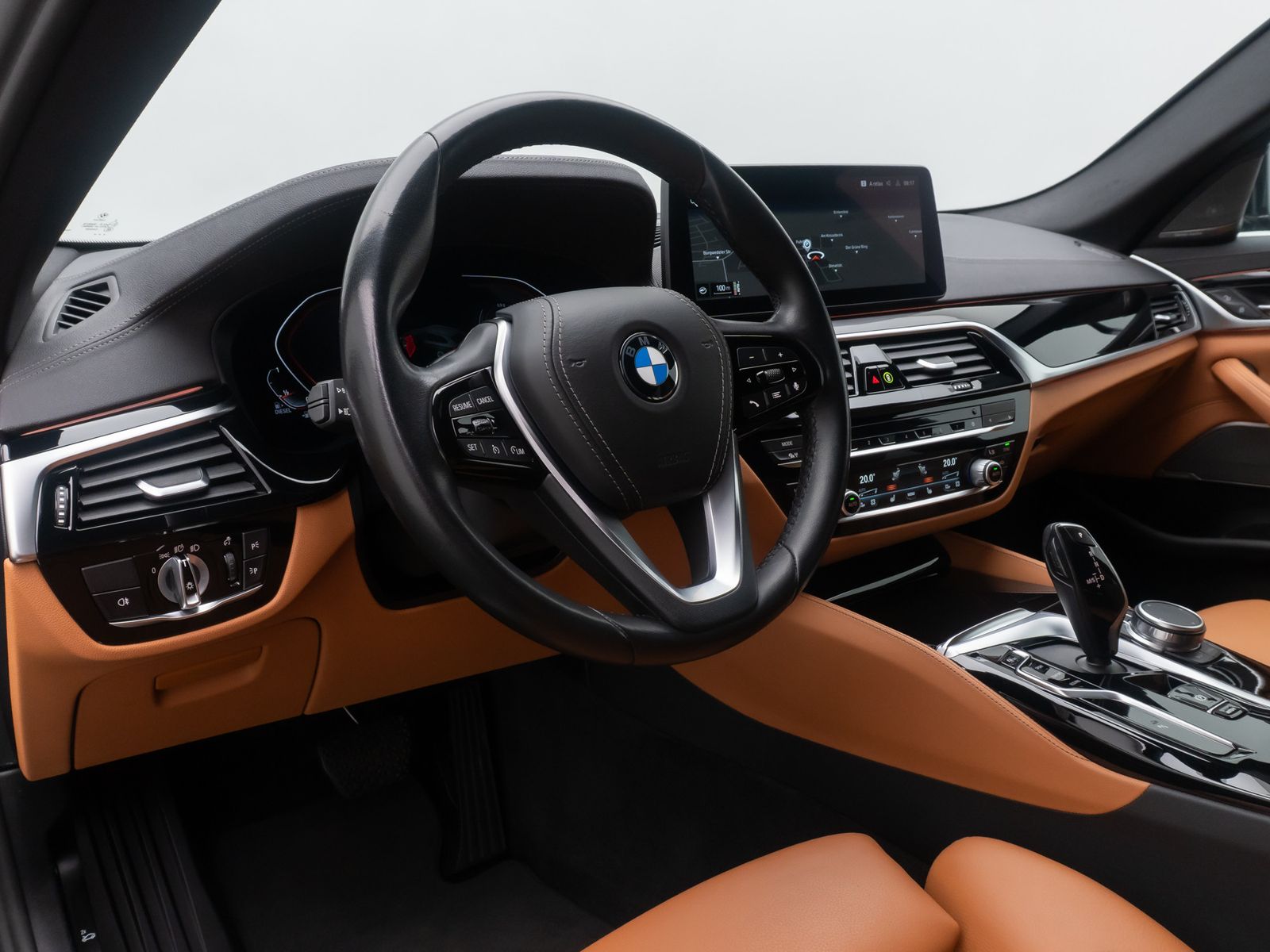 Fahrzeugabbildung BMW 530d Luxury Line HUD Kamera AHK Alarm Laser H/K